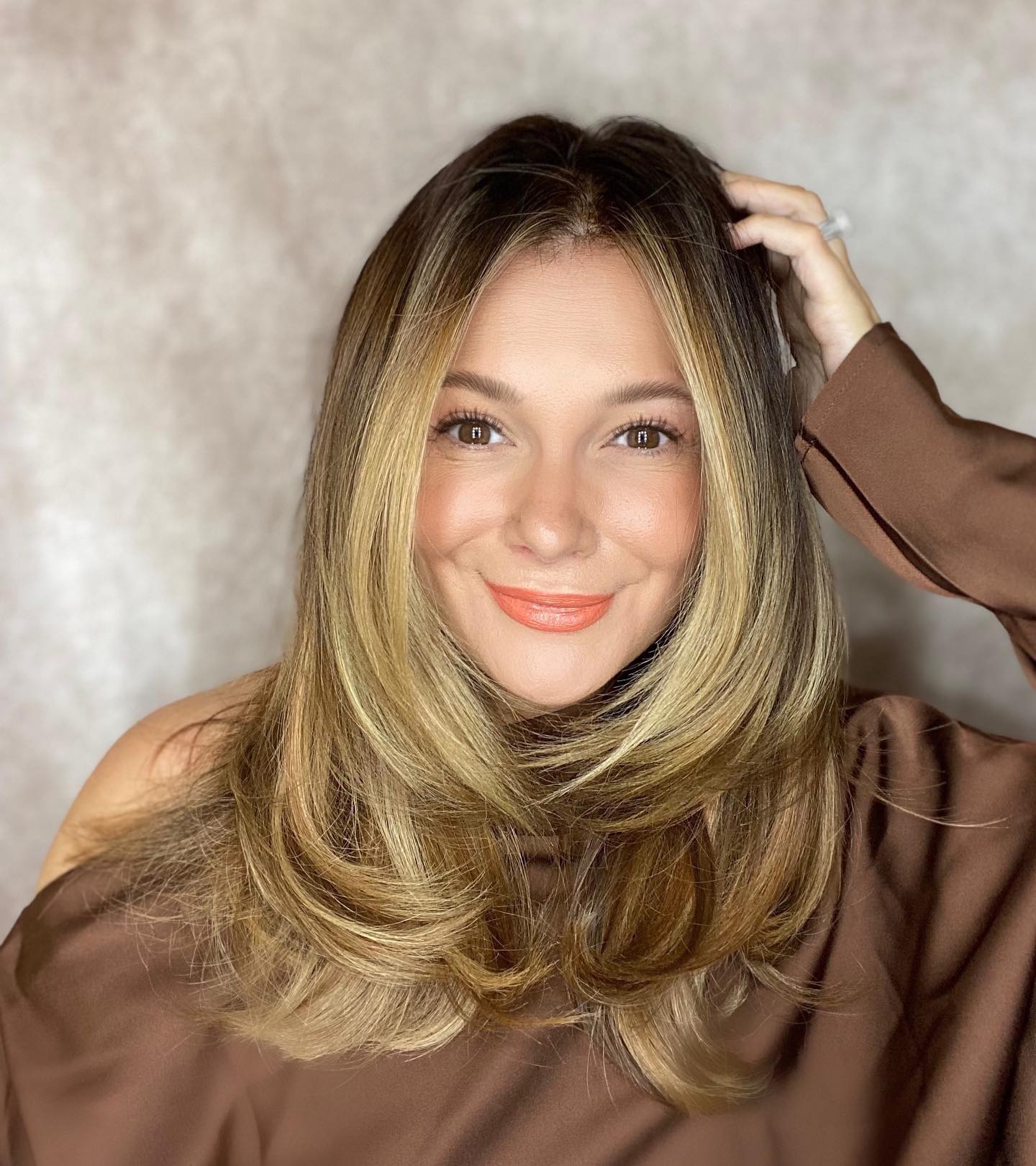 29. Effortlessly Sun-kissed Waves: a Chic Revival