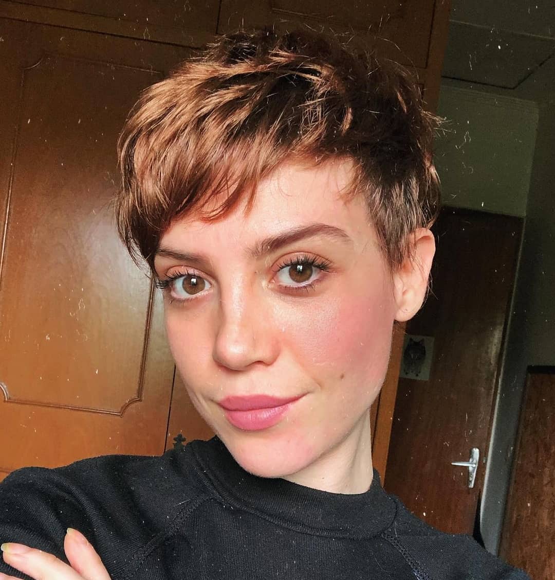 32. 90s Pixie Cut with Textured Layers