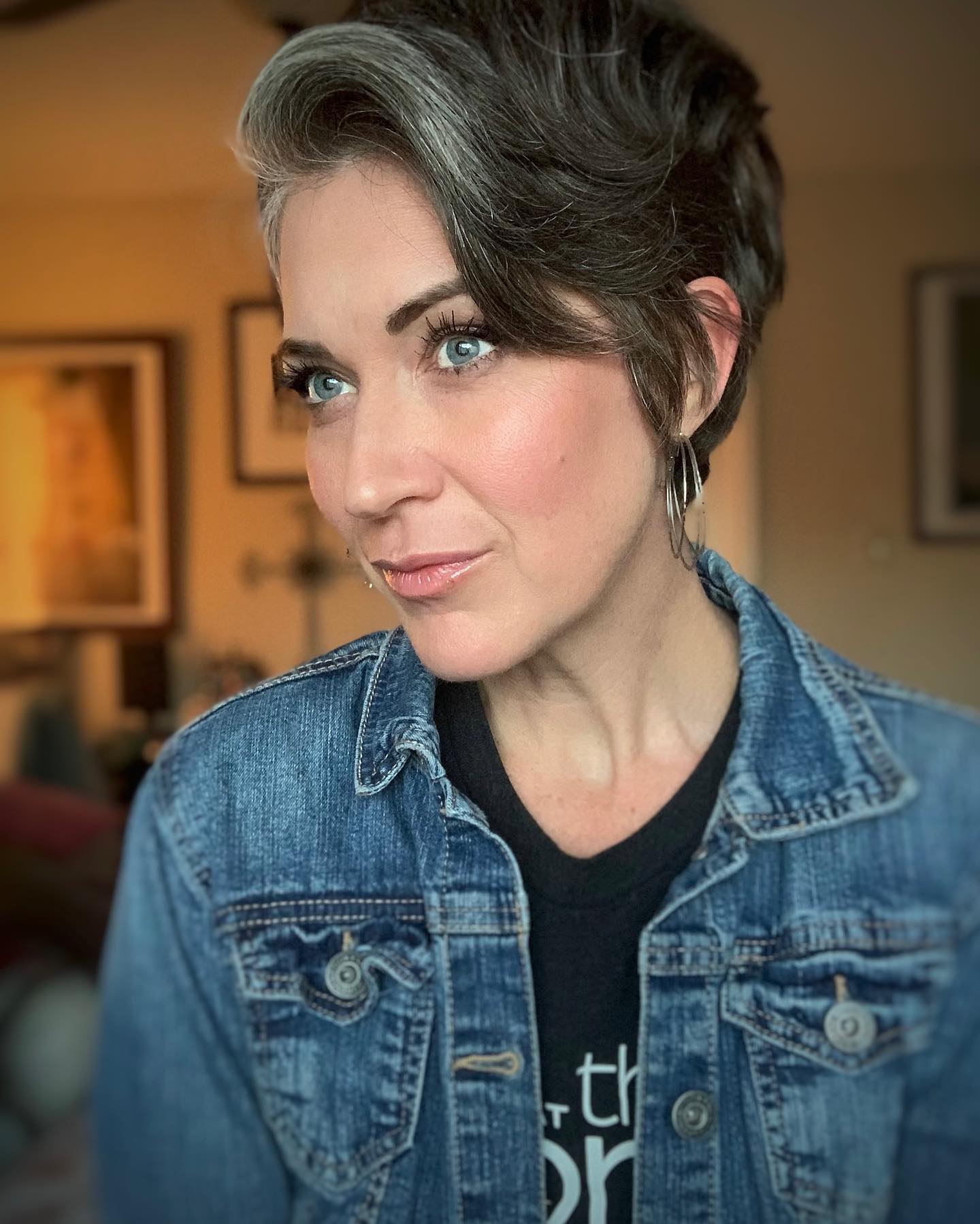 18. Chic Rebel: an Effortlessly Edgy Short Cut for the Modern Maven