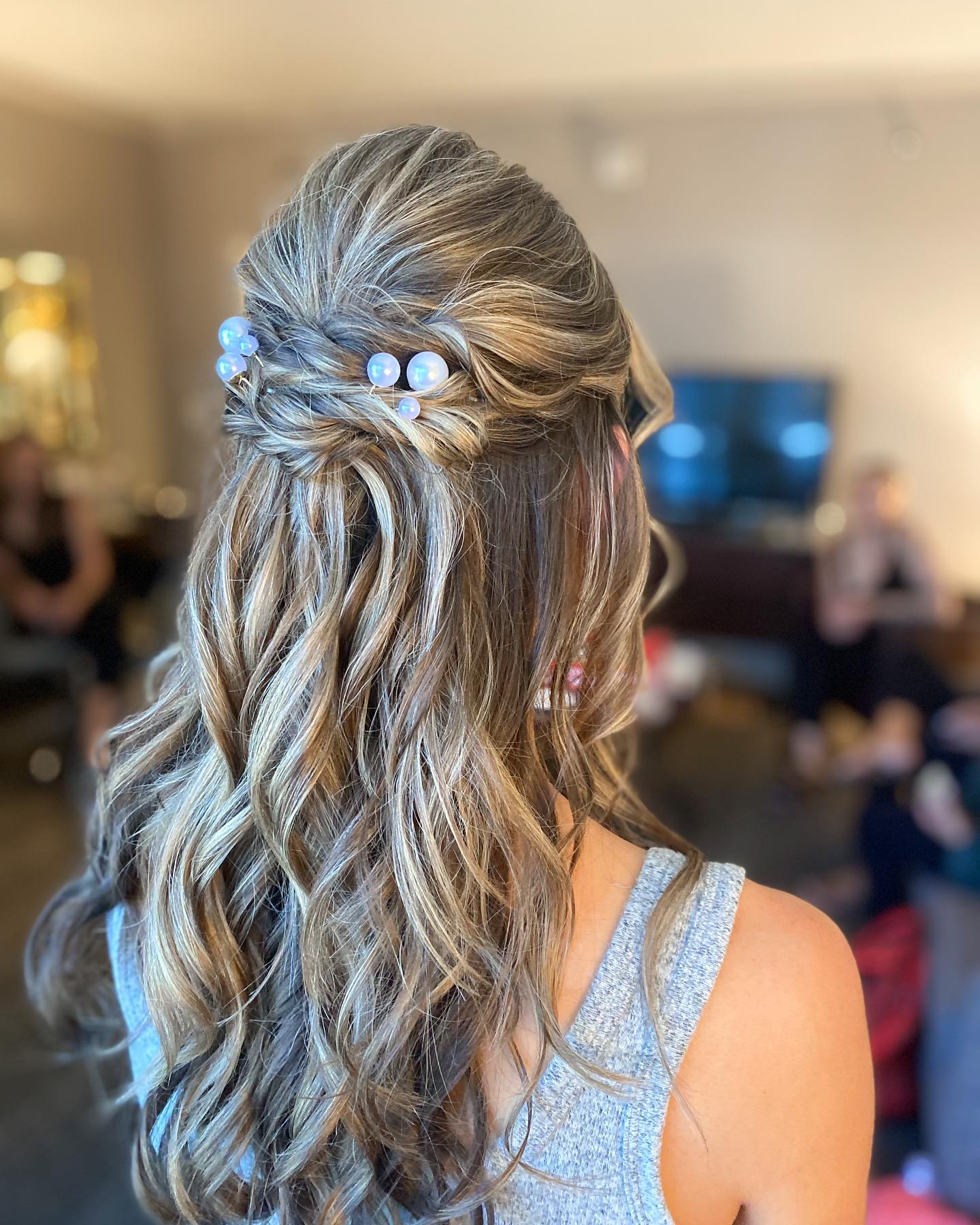 4. Whimsical Waves with Elegant Pearl Accents