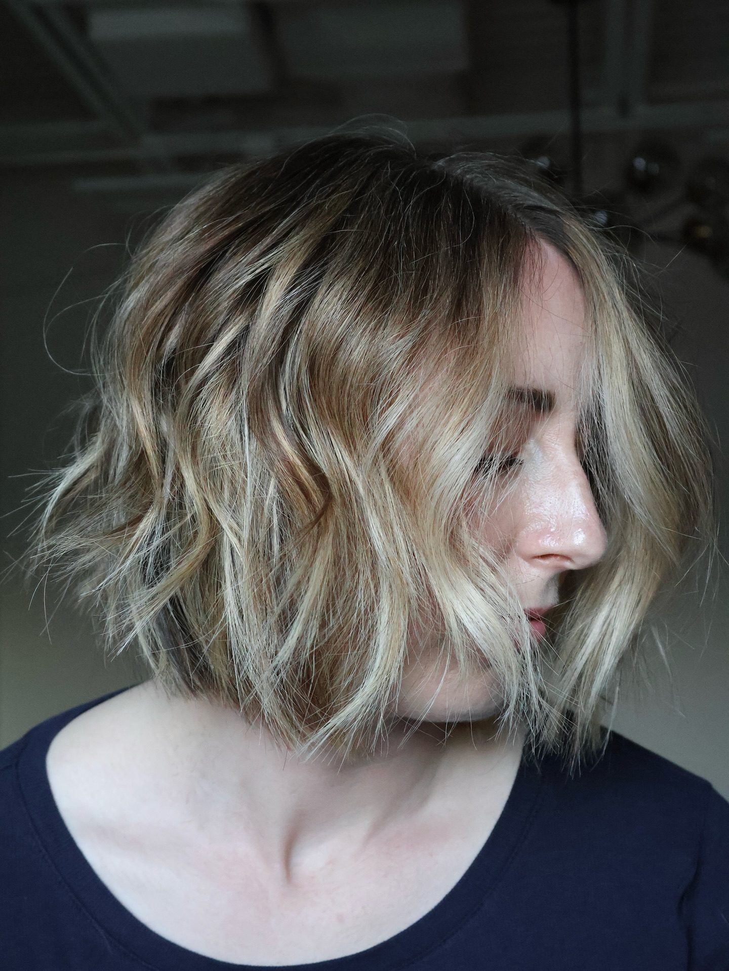 36. Waves Of Effortless Elegance: the Sun-kissed Messy Bob