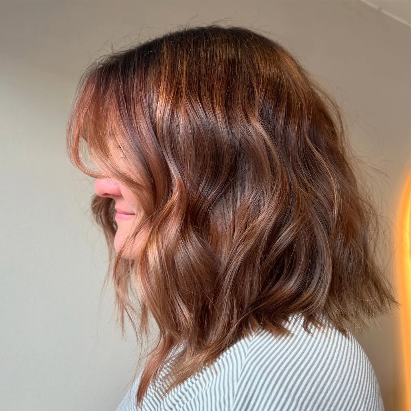 22. Effortlessly Tousled Elegance: the Sunlit Messy Bob