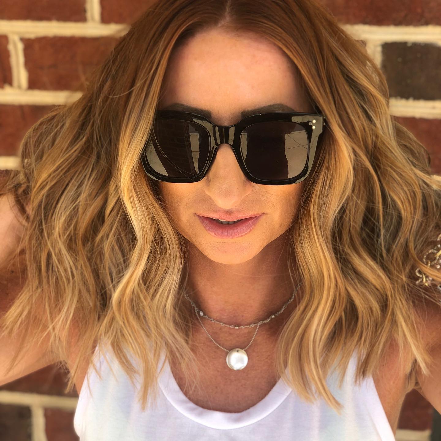 20. Golden Waves with a Modern Twist: Effortless Chic for the Bold Woman