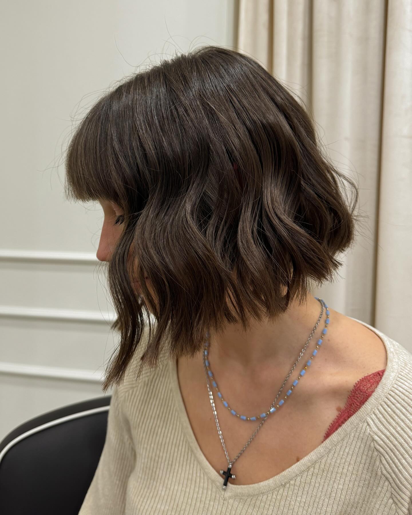 14. Chic Imperfection: the Effortlessly Wavy Messy Bob