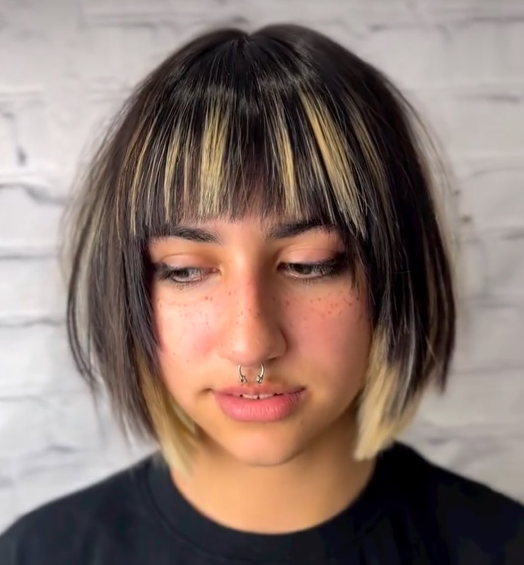 23. Choppy Elegance with Bold Highlights