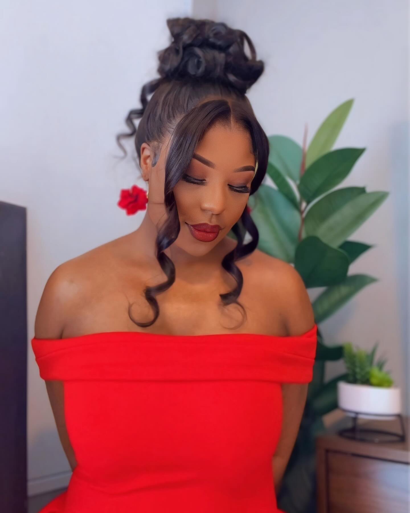 22. Elegance with a Twist: Revel In Nineties Glam and Romantic Curls