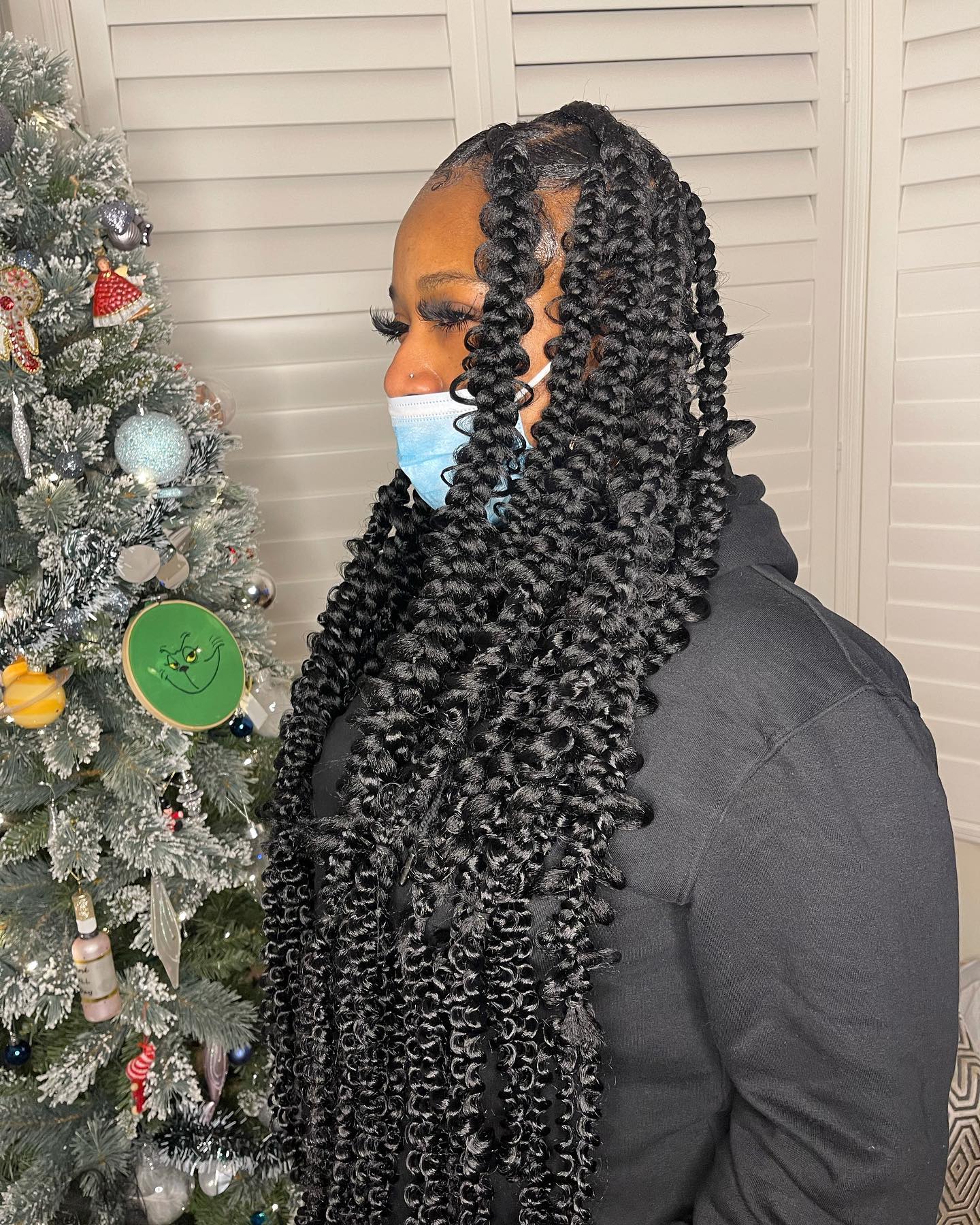 31. Curly Whispers: the Playful Symmetry Of Box Braids