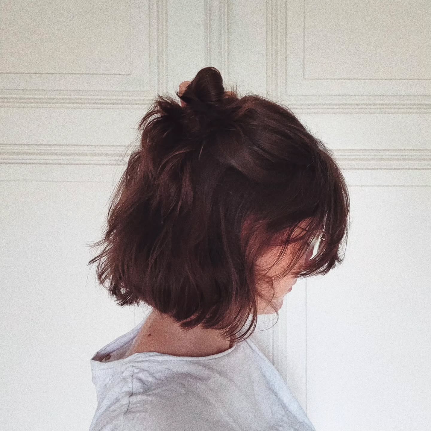 18. Chic Dishevelment: the Effortless Half-up Messy Bob