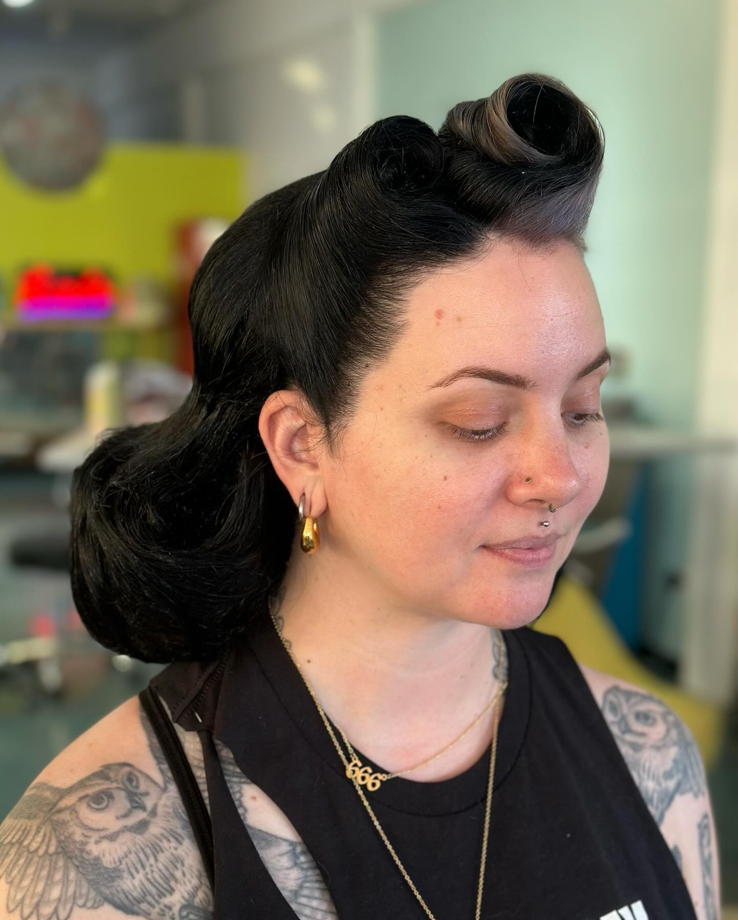 28. Timeless Glamour with a Modern Twist: Retro Rolls and Sleek Waves