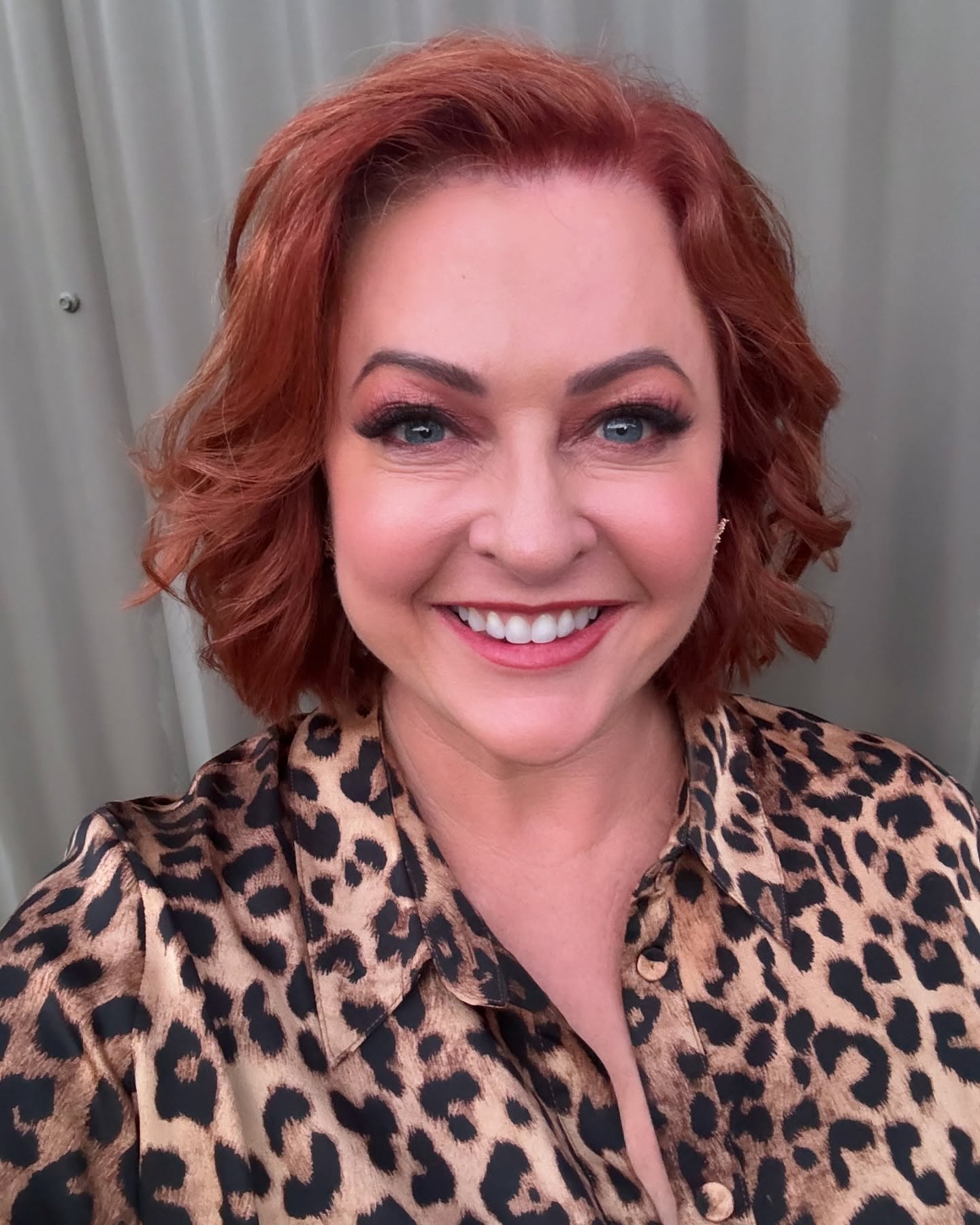 7. Cinnamon Curls Meets Chic: a Radiant Twist for the Effortless Elegance