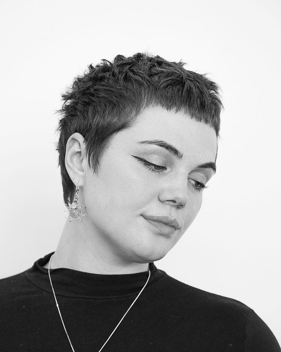 19. 90s Textured Pixie Cut with Blunt Bangs
