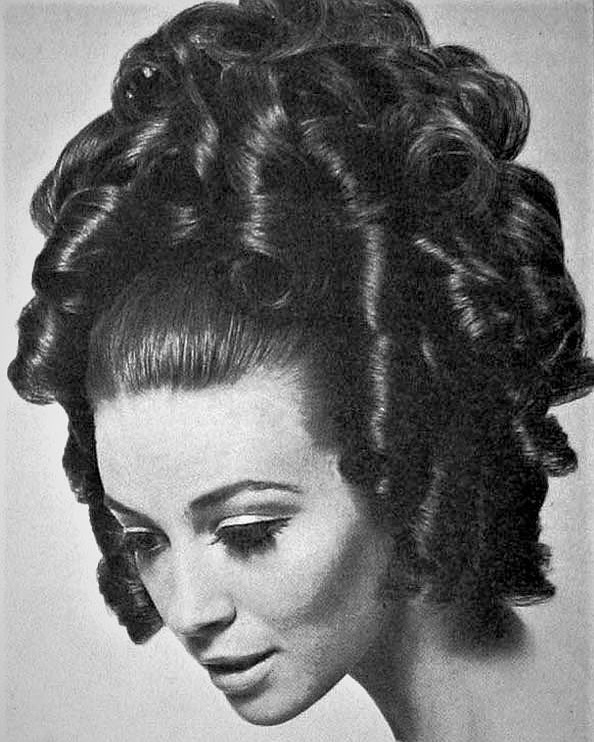 25. Gravity-defying Glam: the Iconic Curled Updo