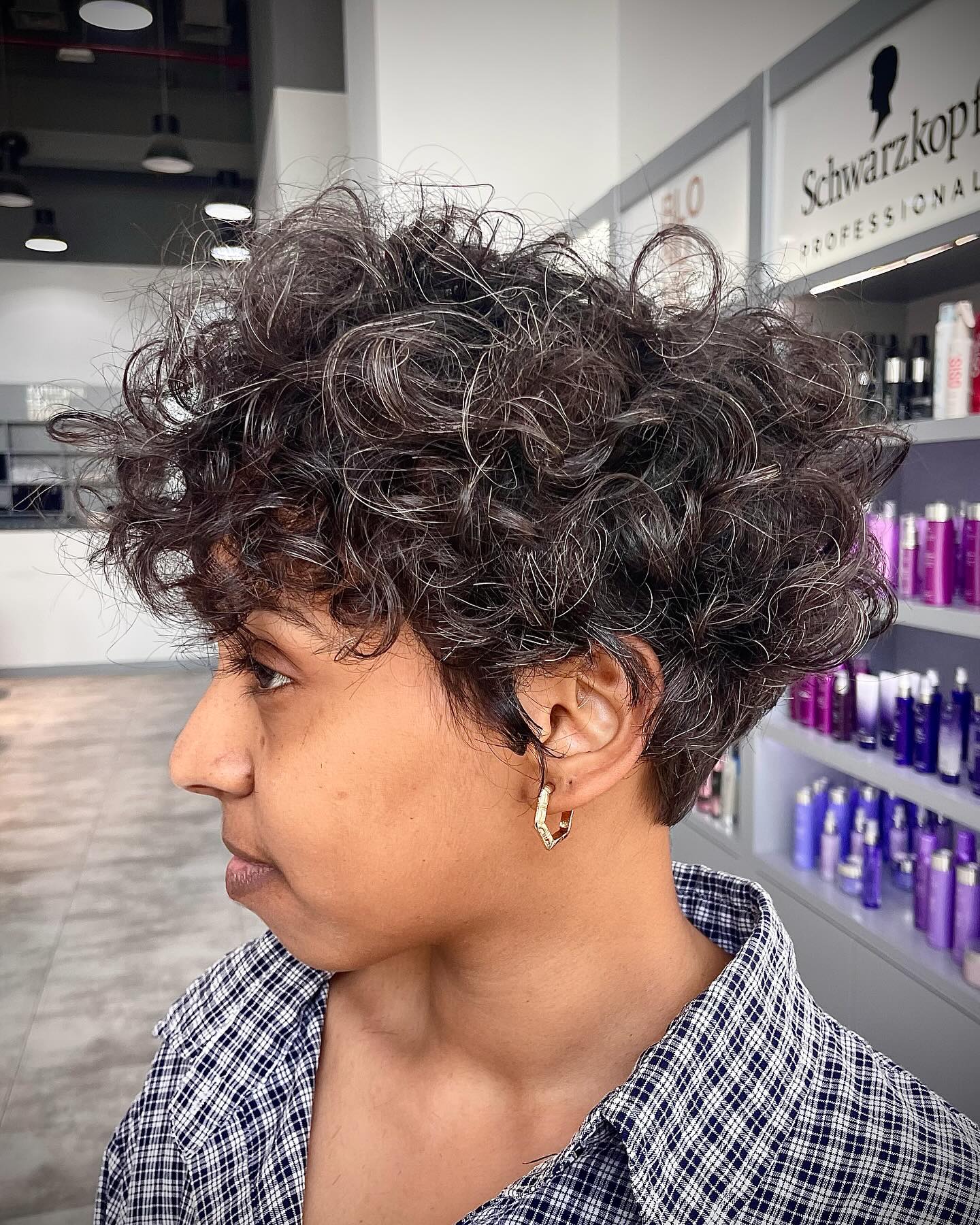 7. Echoed Curls: a Chic Fusion Of Texture and Edge