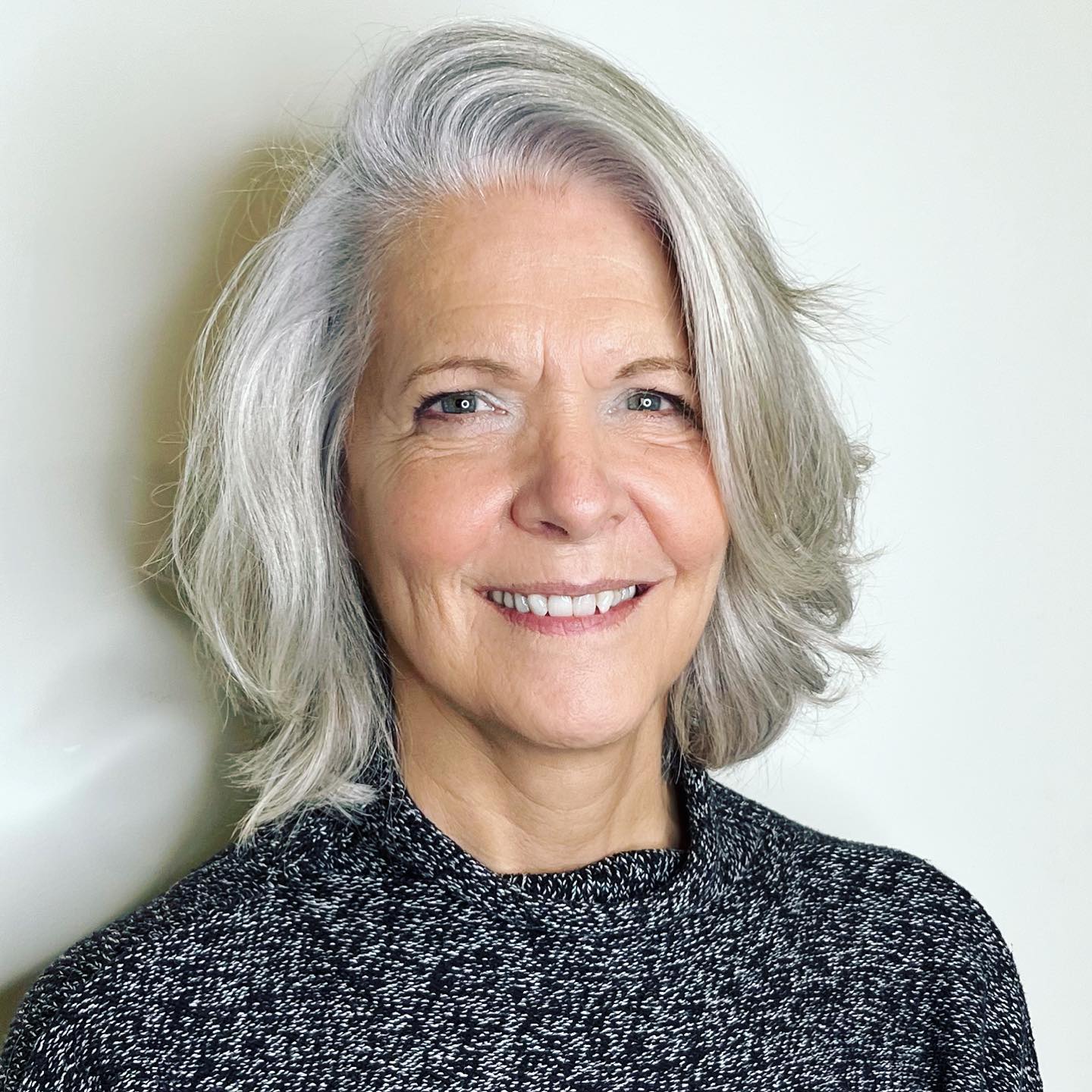 32. Elegantly Tousled: the Effortless Chic Of Grey Waves