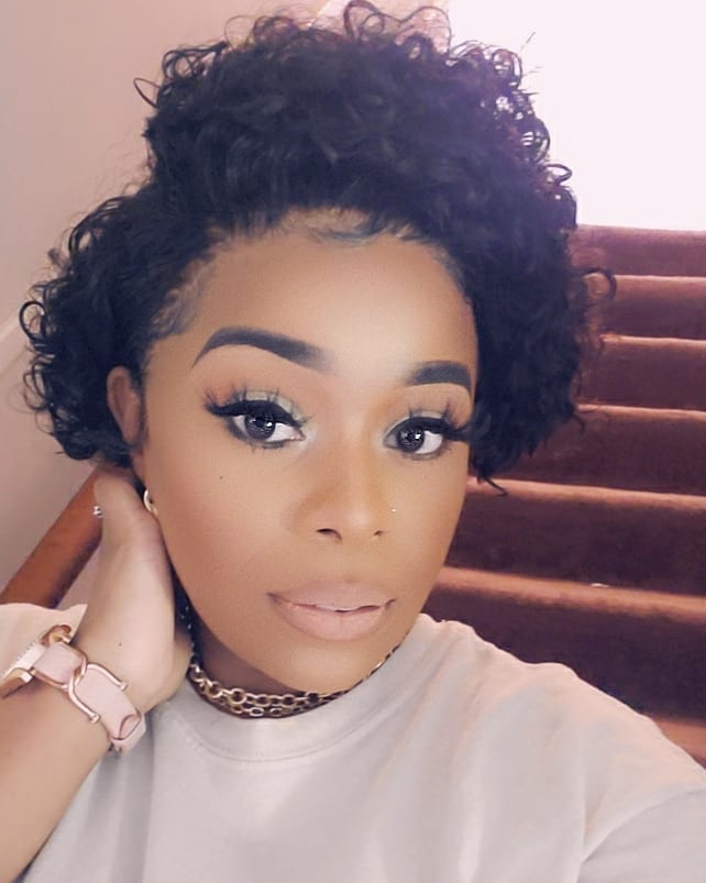 31. Sunbeam Textured Bob: Undone Elegance