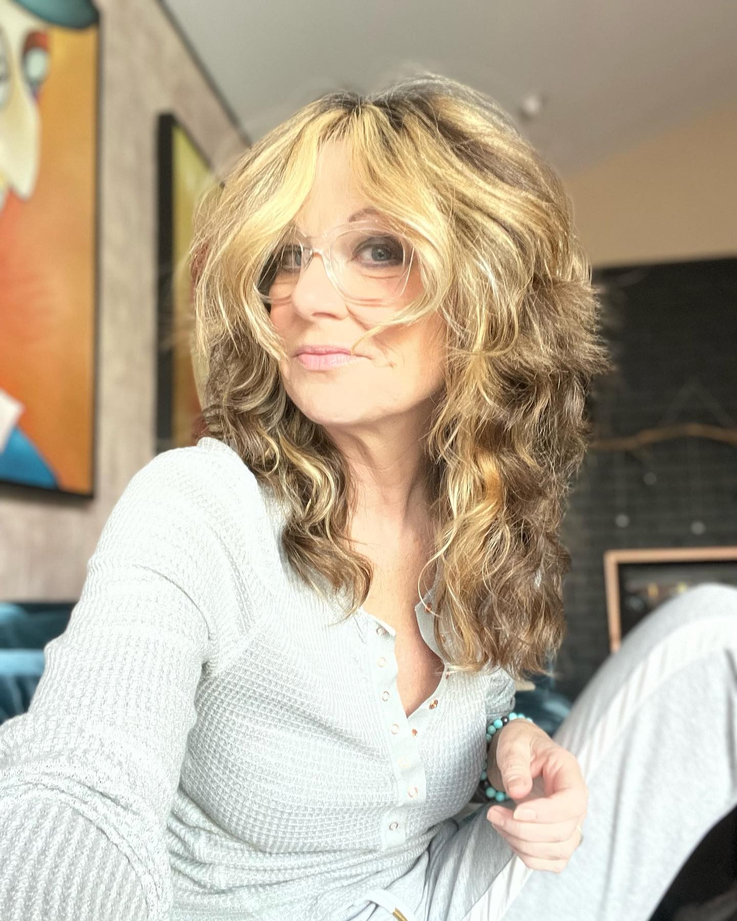 17. Retro Vibes with Modern Glory: the Effortlessly Chic Volume Of 70s Waves