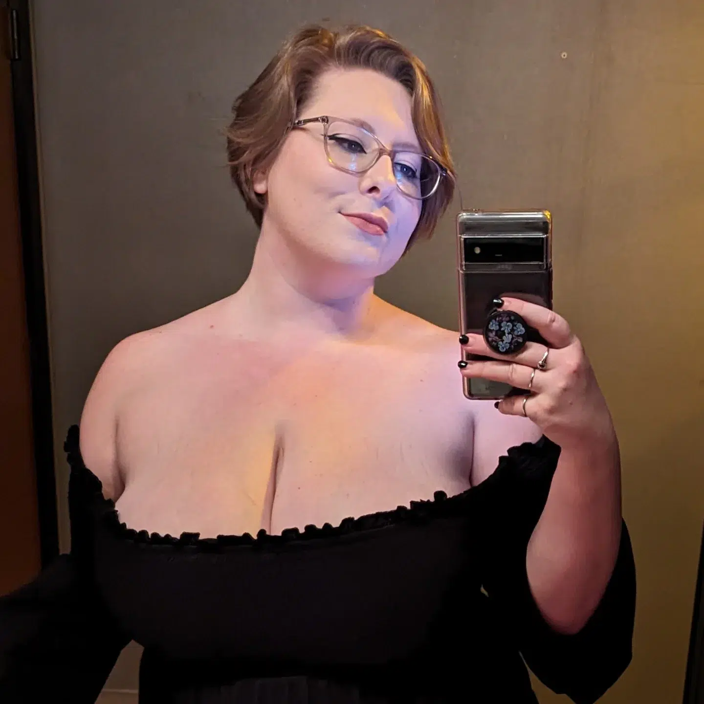 21. Curly Bob: Vibrant and Lively