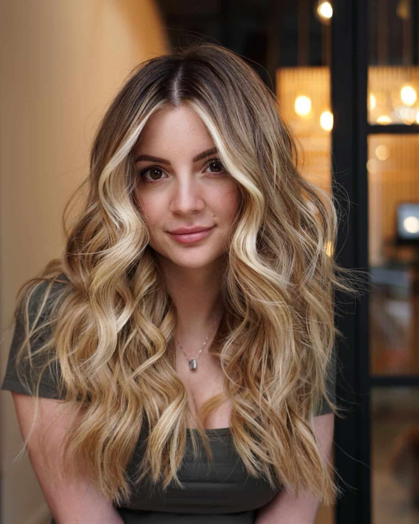 39. Soft, Flowing Waves with Golden Highlights