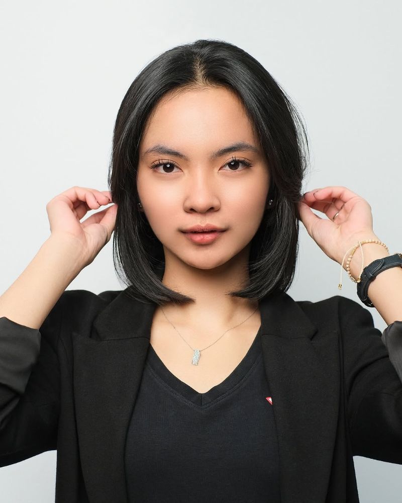 31. Sleek Medium Bob with Subtle Layers