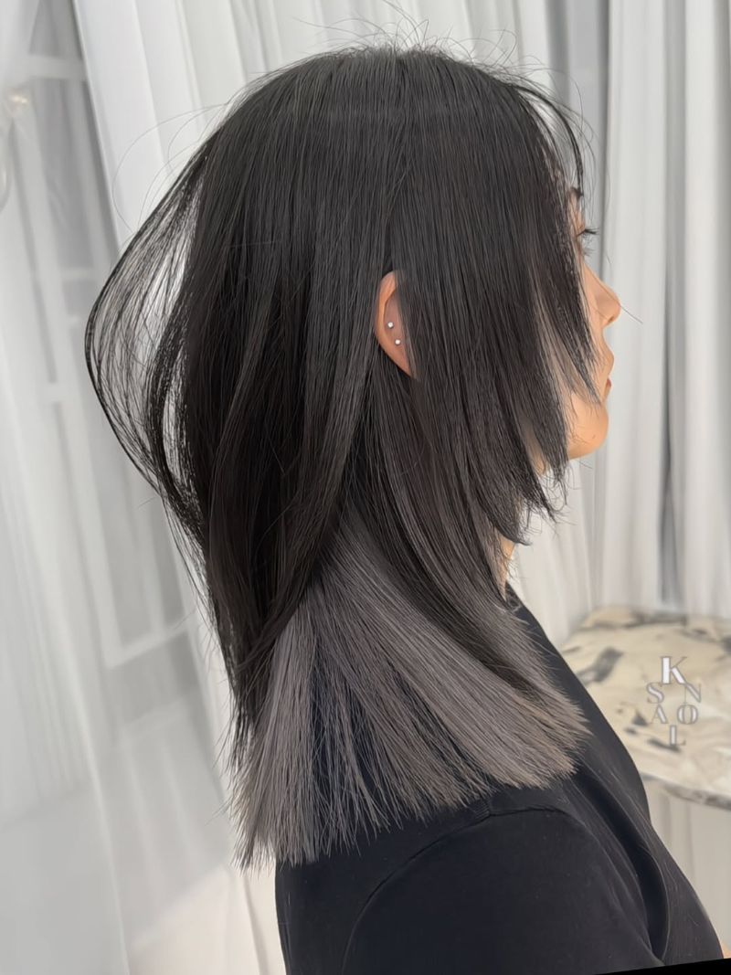 37. Sharp Two-Tone Bob