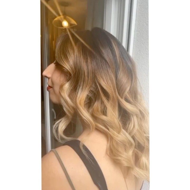 29. Sun-Kissed Honey Ombre with Loose Waves