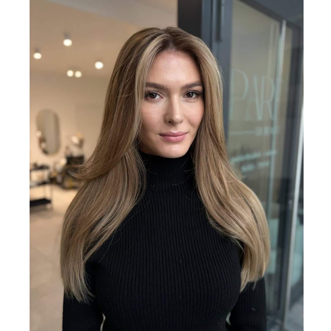 22. Bronde Money Pieces with Blowout Layers