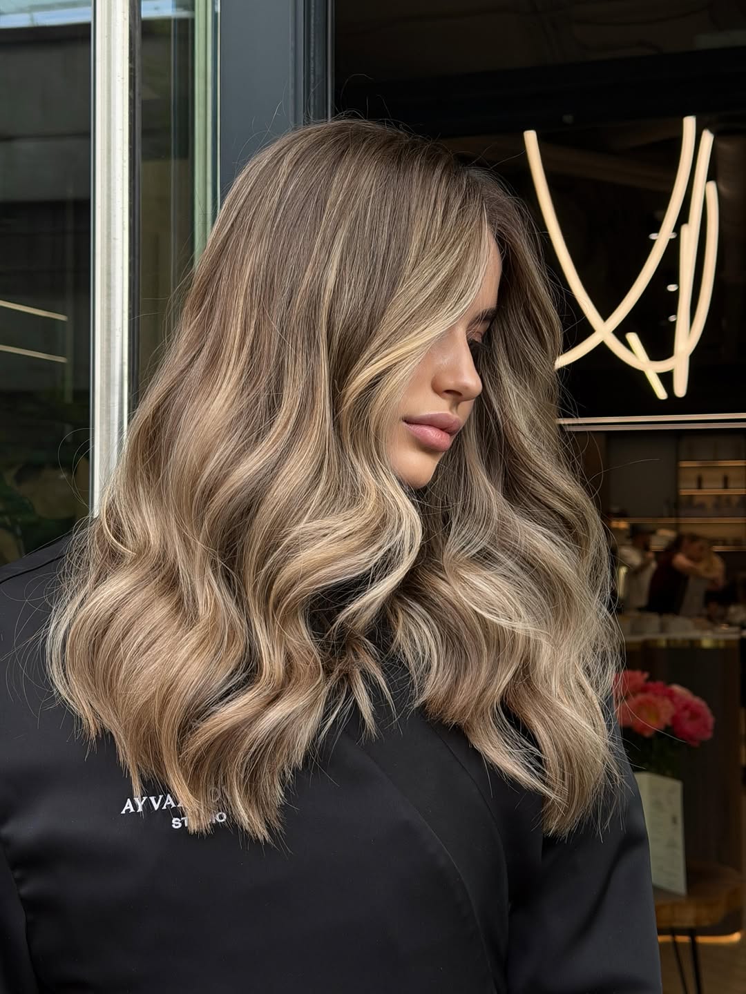 32. Bronde Tonal Blend with Heavy Face-Framing