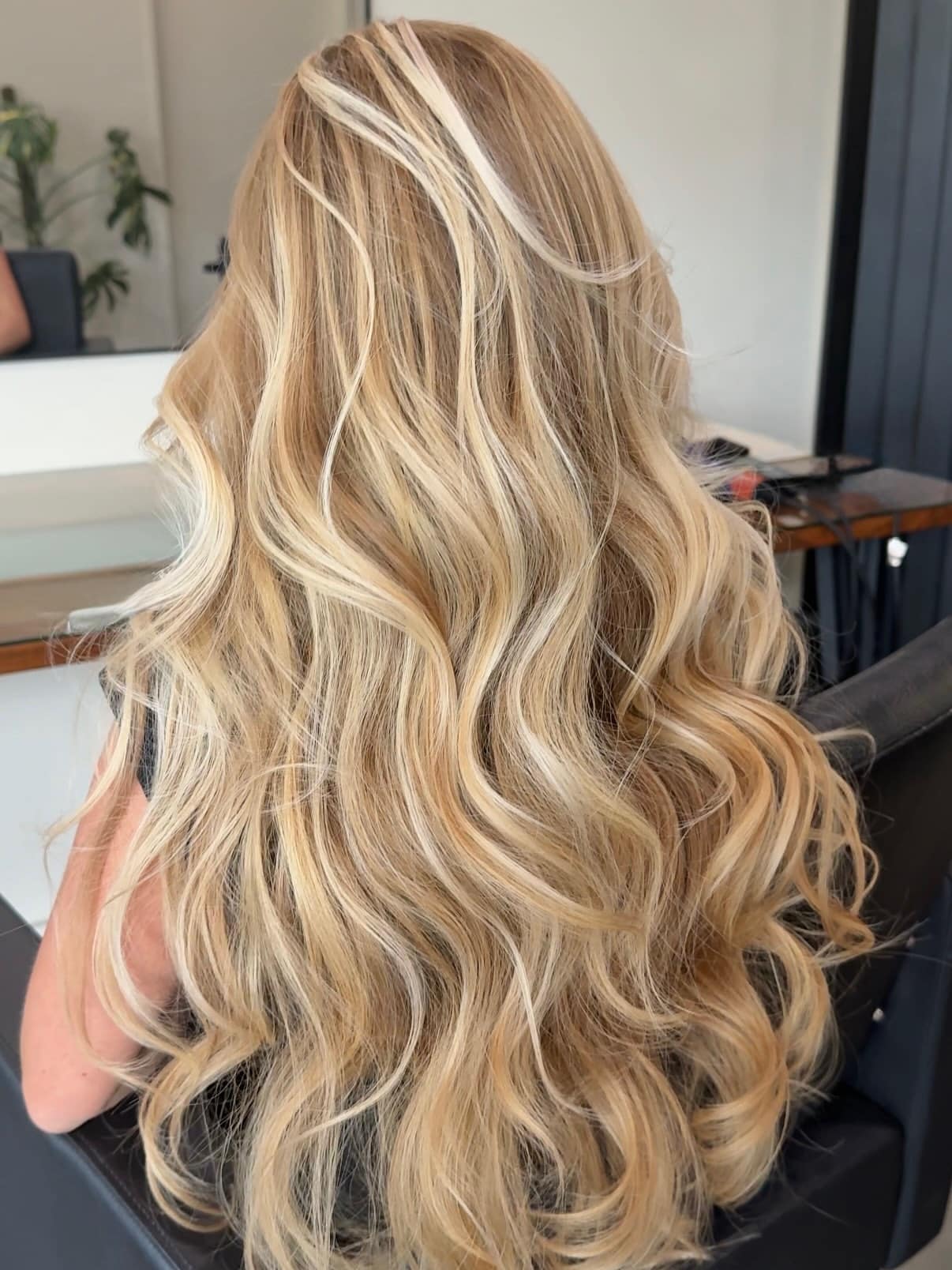 22. Creamy Blonde Ribbon Waves