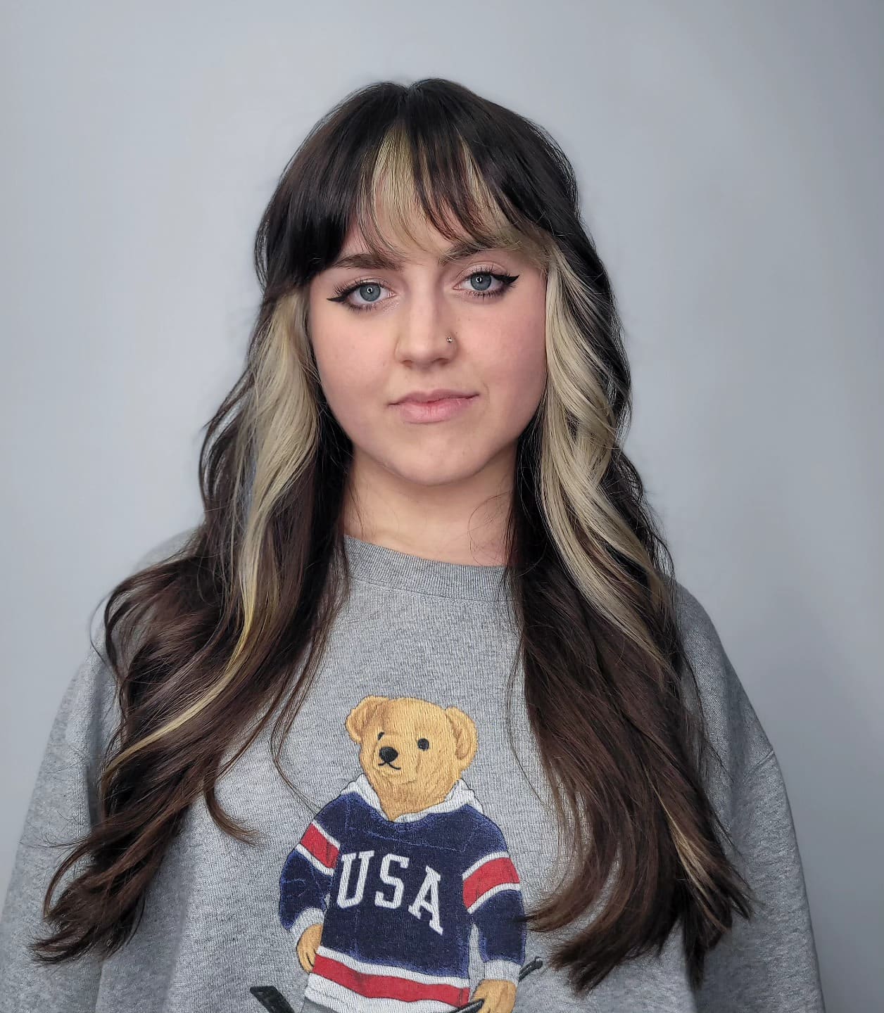 23. Dark Brown Base with Ice Beige Money Pieces and Peekaboo Bangs