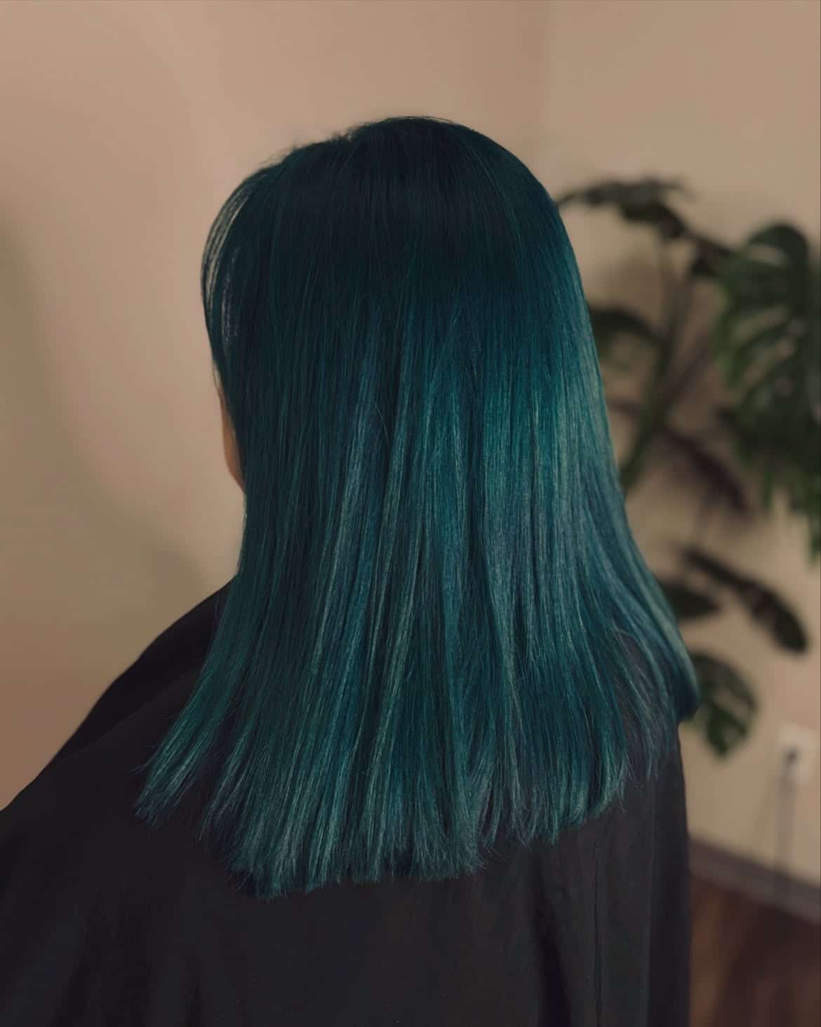 20. Deep Emerald Teal Straight Cut