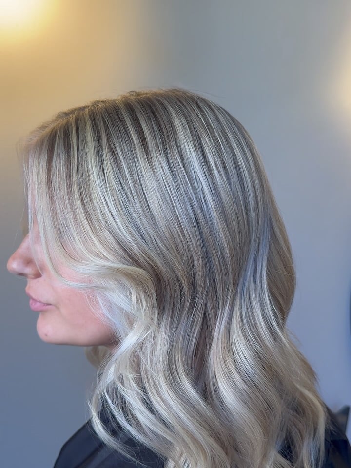 6. Dimensional Highlights with Soft Face-Framing