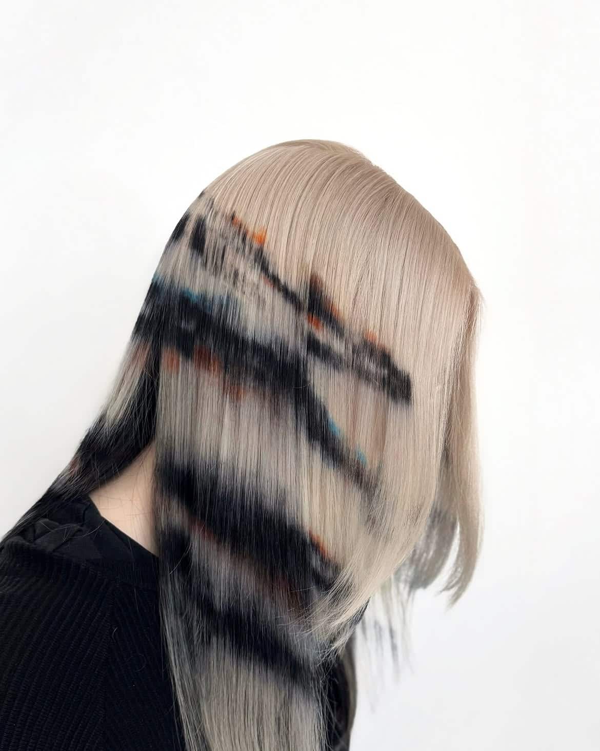 33. Edgy Streaks and Sleek Locks