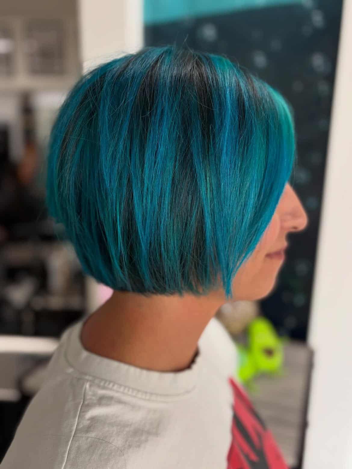 32. Electric Blue Stacked Bob