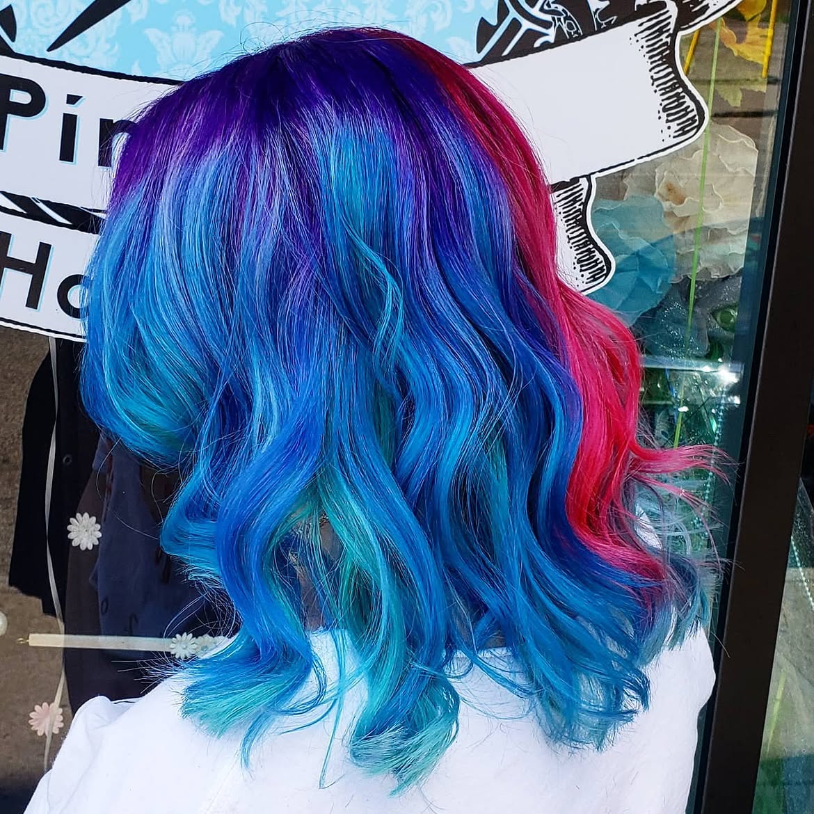 30. Electric Blue and Magenta Waves