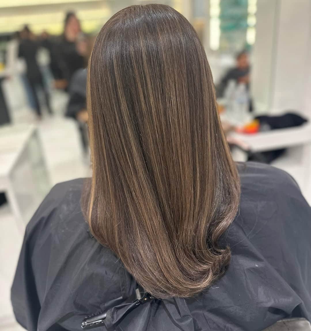 26. Glossy Chestnut and Caramel Melt