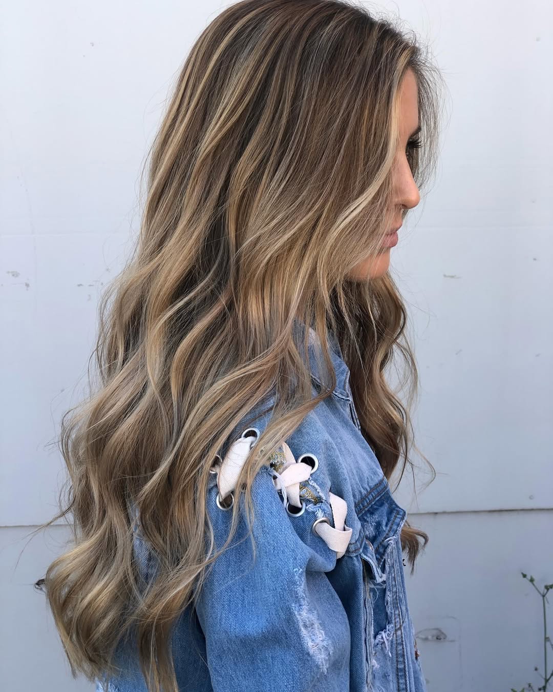 38. Golden Balayage Waves