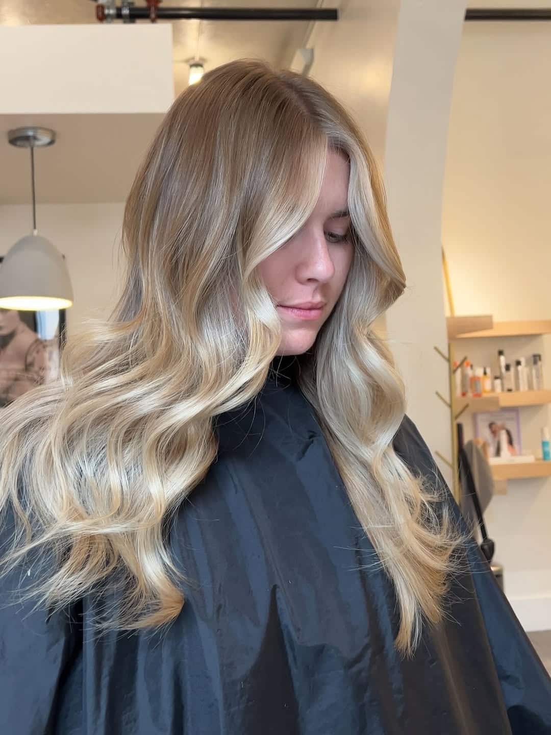 21. Golden Champagne Face-Framing Waves