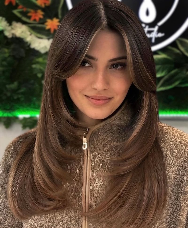 31. Honey-Highlight Blowout Layers