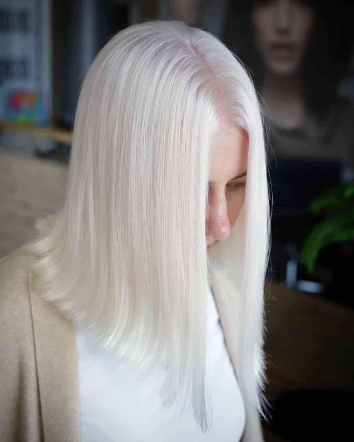 23. Ice White Glass Hair
