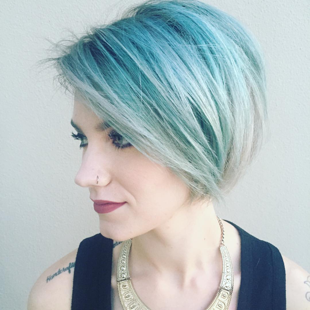 29. Icy Mint Side-Swept Bob