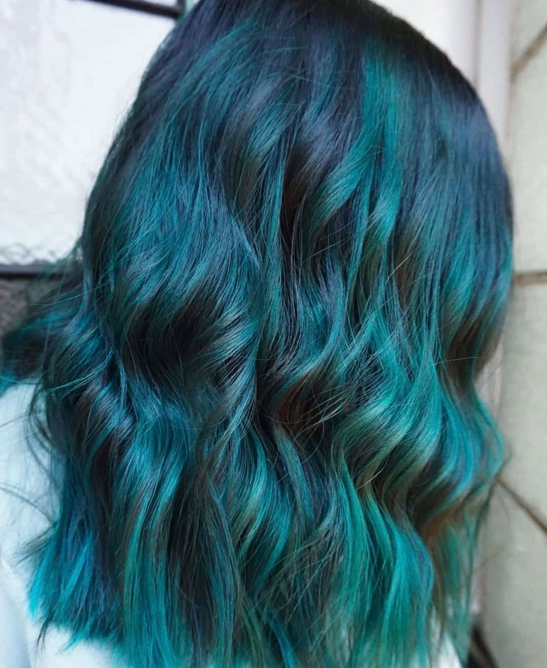 31. Midnight Teal Waves