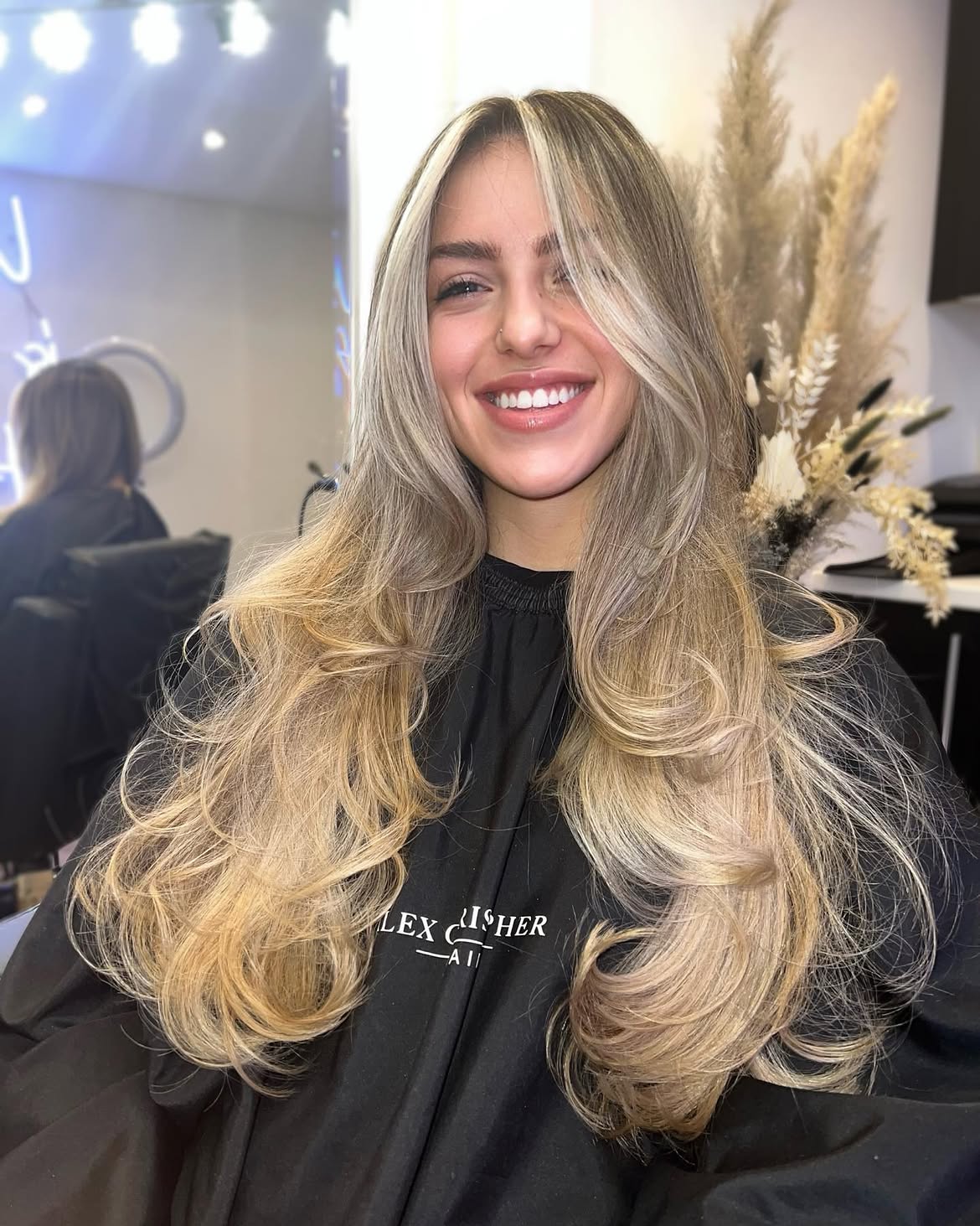 15. Money Piece Highlights with Long Layers