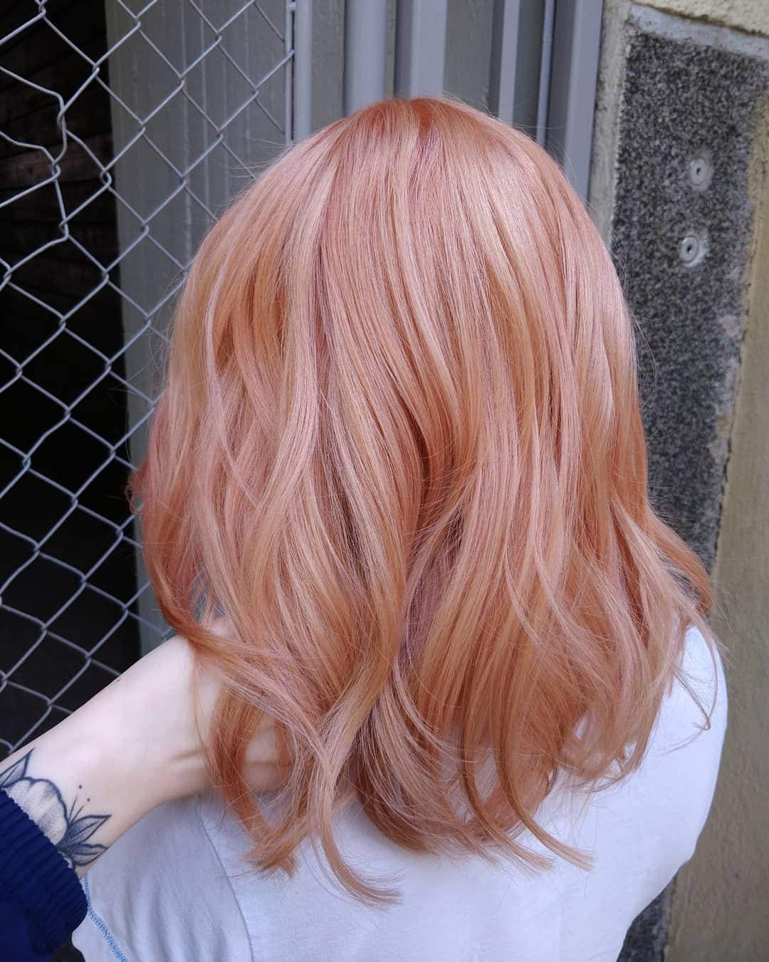 21. Peachy Rose Medium Waves