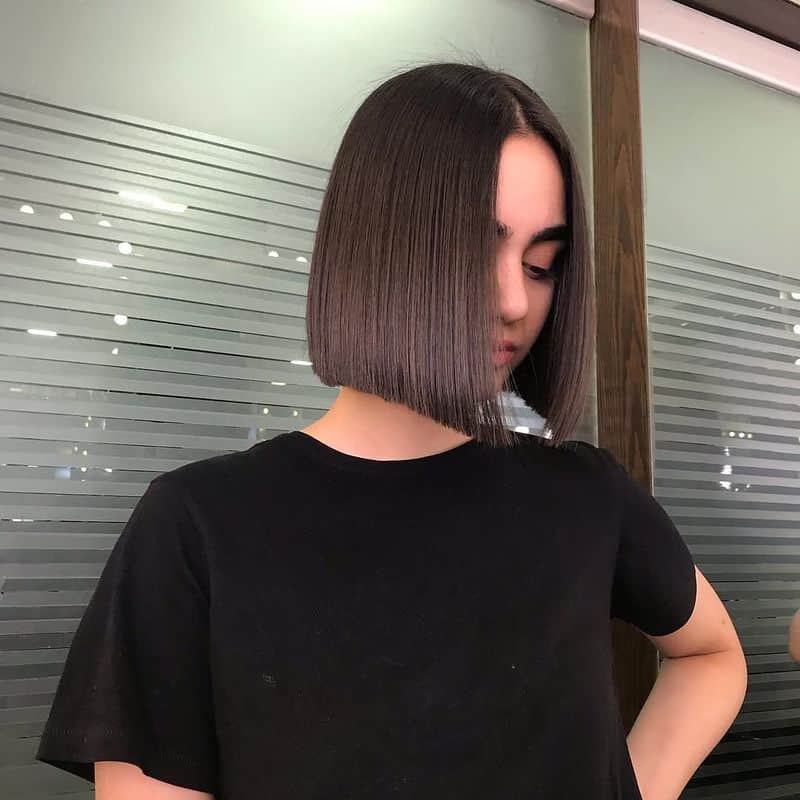 45. Razor-Sharp Blunt Bob