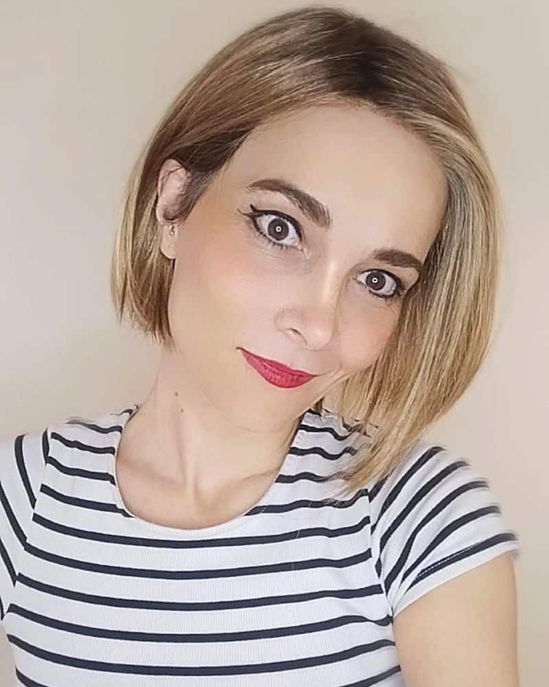 37. Side-Parted Blonde Bob with Dark Roots