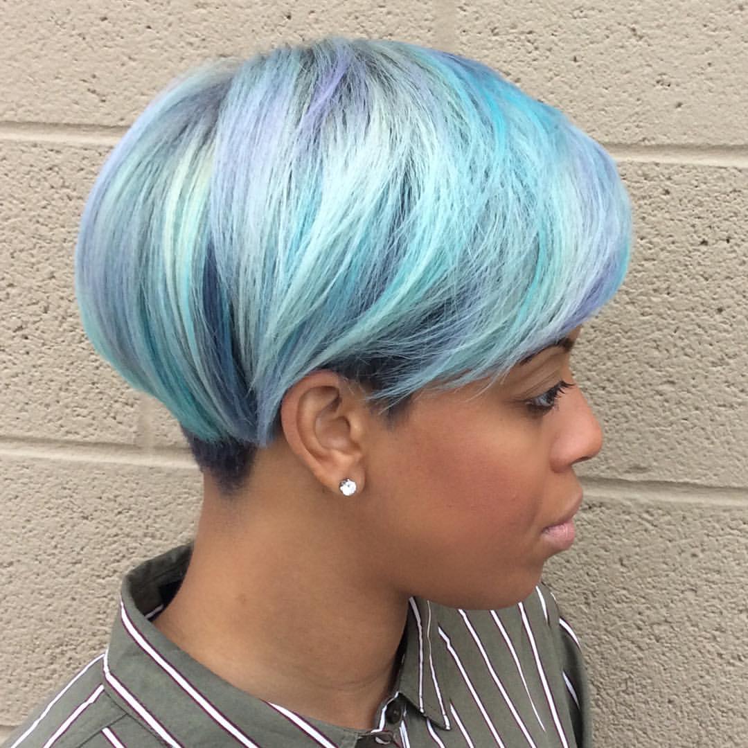 30. Side-Swept Mint Pixie with Shadowed Undercut