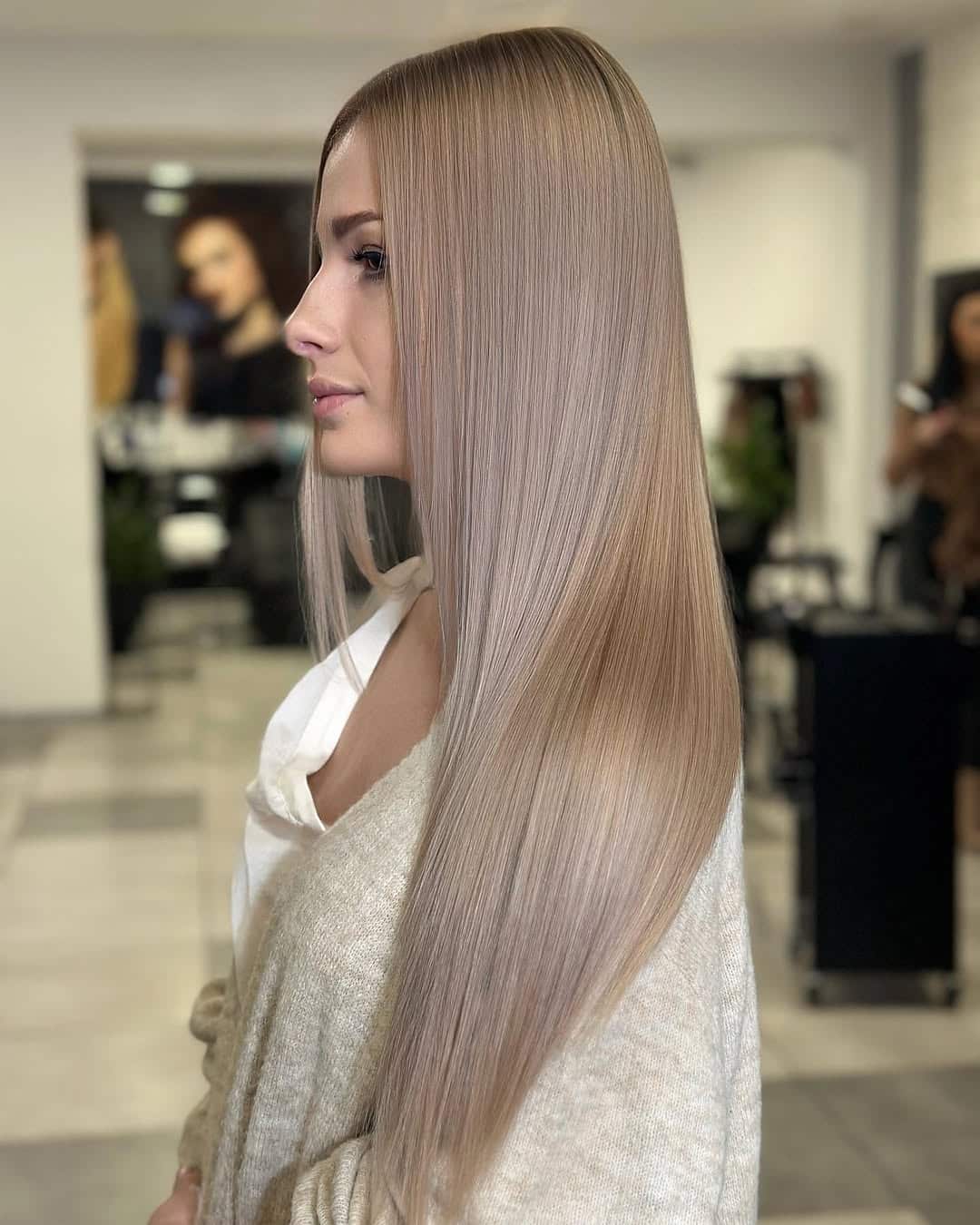 18. Sleek Ash Blonde Liquid Lengths