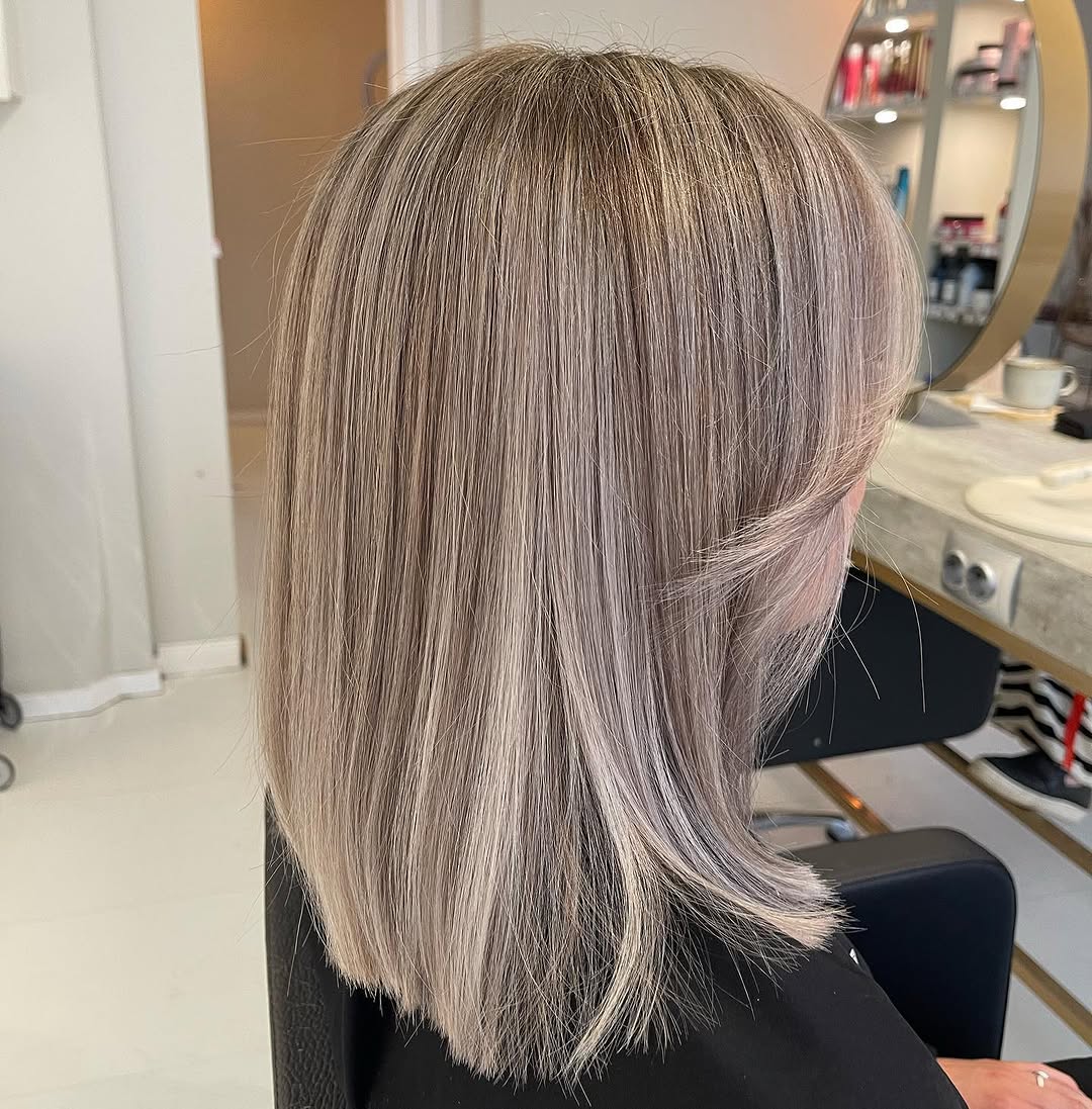31. Sleek Ash Blonde Lob