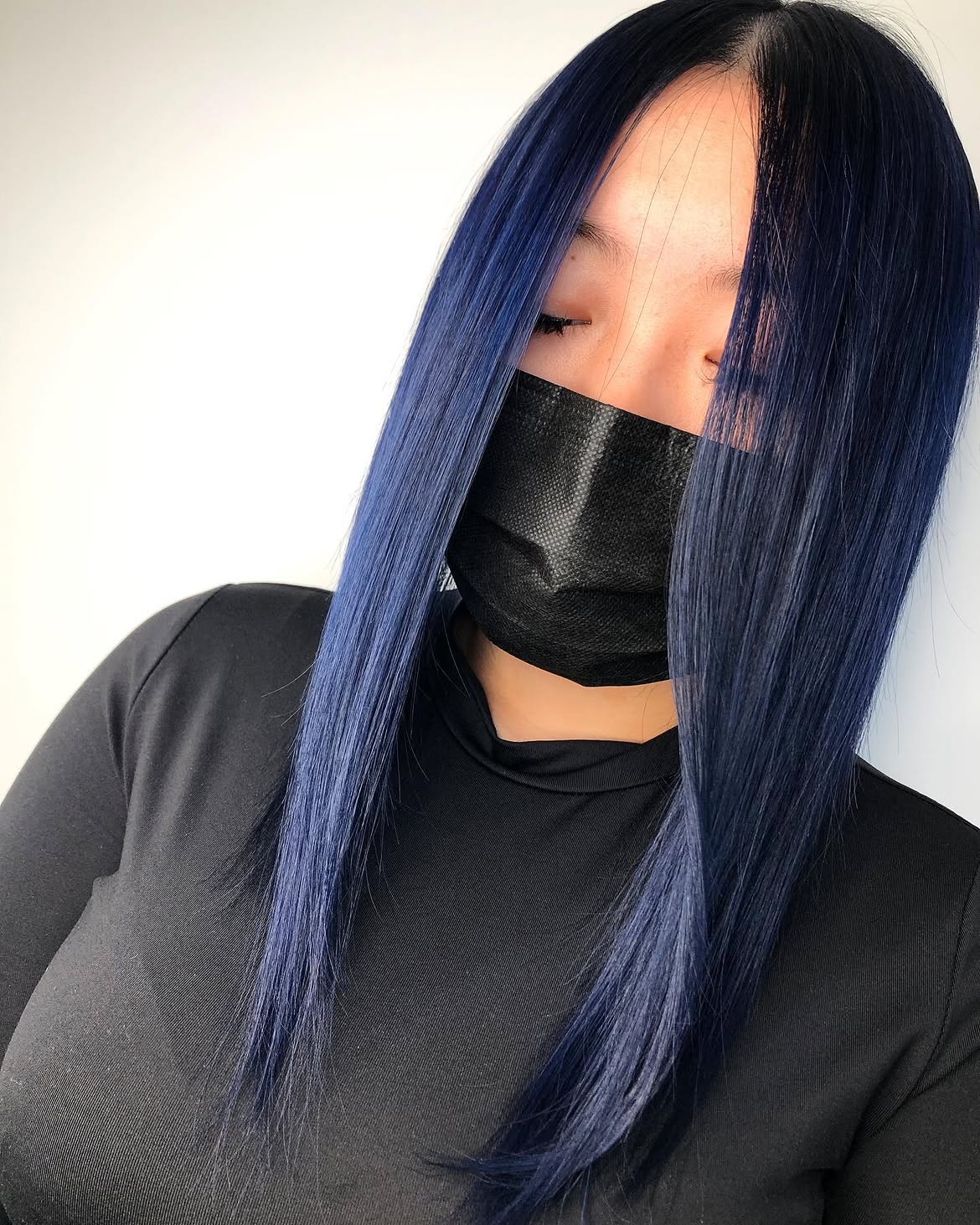 3. Sleek Midnight Blue Layers