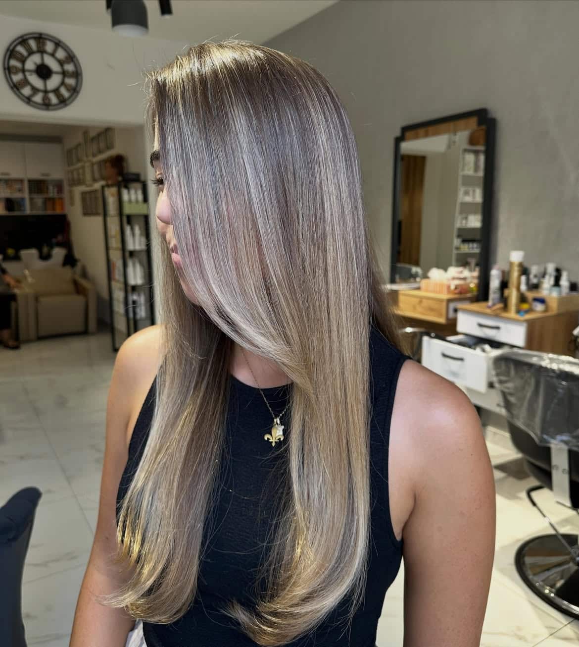 36. Smoked Beige Straight Layers